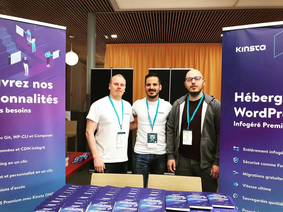 El stand de Kinsta en WordCamp Paris